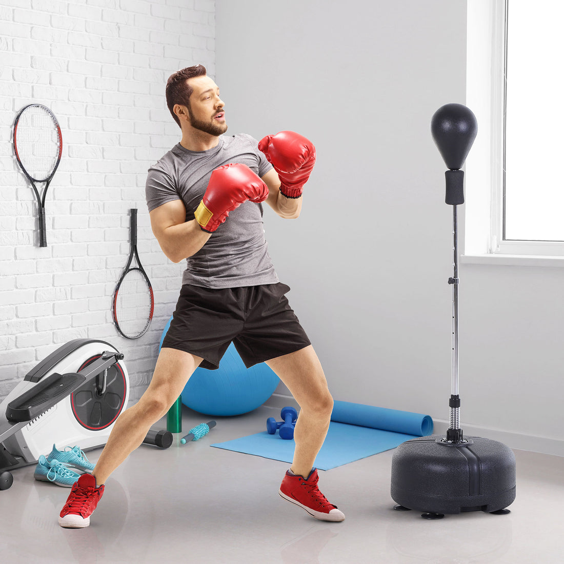 Punching Ball da Terra, Sacco da Boxe da Terra con Base Riempibile, Ventose e Guantoni, Altezza Regolabile 4 Livelli da 136-154 cm, Speed Bag per Home Gym Casa e Palestra, Nero